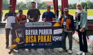 FOTO 30 Mei_Pembayaran parkir nontunai menggunakan sistem Quick