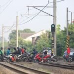 FOTO 4 Mei_Salah satu perlintasan sebidang kereta api di Kota Bekasi. dok. bekasikota.go.id