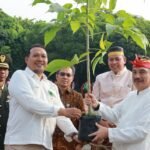 FOTO 5 Mei_Pemkot Bekasi menandatangani kerja sama dengan Kementerian Kehutanan dalam program Penghijauan bertajuk Tri For Tree. dok. bekasikota