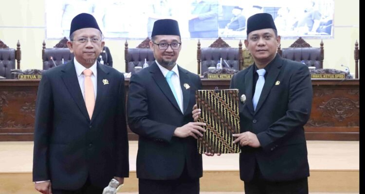 FOTO 5 Mei_Rapat Paripurna DPRD Kabupaten Bekasi dalam rangka penetapan dan penyampaian keputusan DPRD