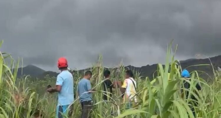 FOTO 8 Mei_Tim SAR gabungan berada di Pos 5 pendakian Gunung Api Dukono untuk mencari dan mengevakuasi dua WNA pada peristiwa erupsi Gunung Api Dukono. dok