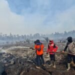 FOTO 1 Juni_Sejumlah tim gabungan memadamkan kebakaran hutan dan lahan yang terjadi di Kabupaten Nagan Raya, Provinsi Aceh. dok. bpbd