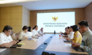 FOTO 10 Juni_Jajaran pimpinan BGN melakukan pertemuan dengan Menteri Kesehatan di Kantor Kementerian Kesehatan, Jakarta. dok. bgn