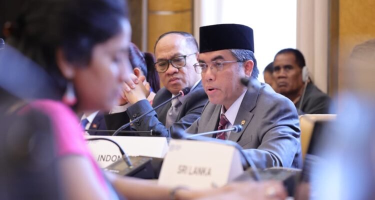 FOTO 11 Juni_Menteri Ketenagakerjaan (Menaker) Yassierli (berpeci) di Sidang Pleno Konferensi Perburuhan Internasional atau International Labour Conference (ILC) ke-114, Jenewa