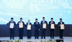 FOTO 11 Juni_Penganugerahan tanda kehormatan Satyalancana Wira Karya bidang Pemerintahan dalam pengelolaan, pengembangan, pembangunan kelautan dan perikanan tahun 2025