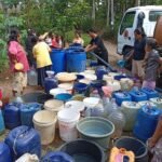 FOTO 13 Juni_BPBD Kabupaten Karawang mendistribusikan air bersih kepada warga karena kekeringan di Desa Kutalanggeng, Kecamatan Tegalwaru, Kabupaten Karawang