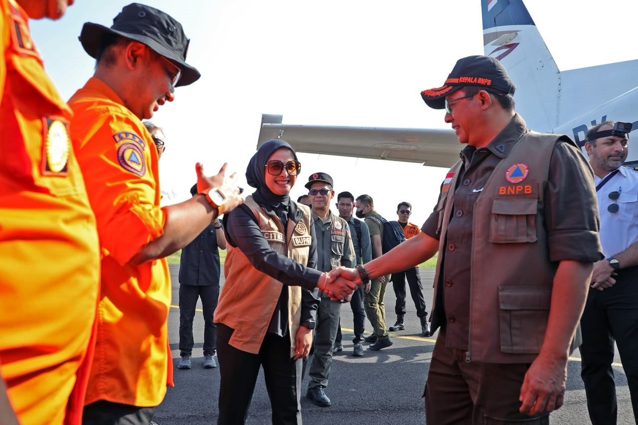 FOTO 13 Juni_Kepala BNPB Letjen TNI Suharyanto dan jajaran bersama Bupati Pangandaran Citra Pitriyami, meninjau calon lokasi gedung