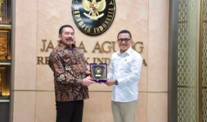 FOTO 13 Juni_Pertemuan Kepala Badan Karantina Indonesia (Barantin) Abdul Kadir Karding dengan Jaksa Agung Sanitiar Burhanuddin
