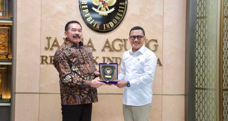 FOTO 13 Juni_Pertemuan Kepala Badan Karantina Indonesia (Barantin) Abdul Kadir Karding dengan Jaksa Agung Sanitiar Burhanuddin