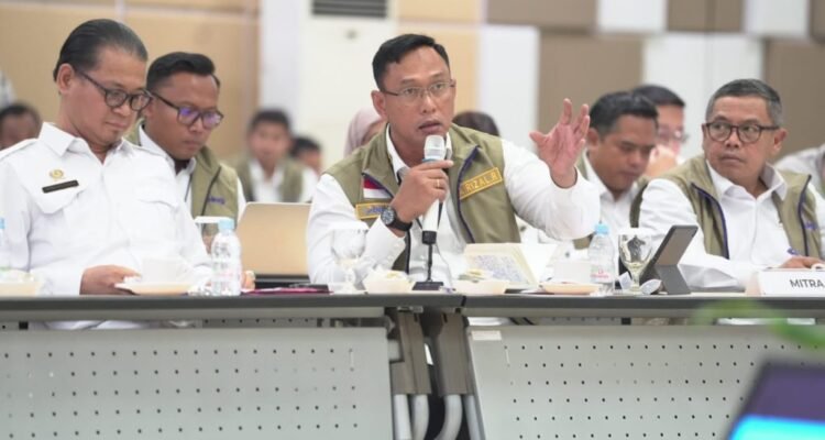 FOTO 14 Juni_ Direktur Utama Perum Bulog Letnan Jenderal TNI (Purn) Ahmad Rizal Ramdhani saat Kunjungan Panitia Kerja Komisi IV DPR ke Universitas Sebelas Maret (UNS) Surakarta.