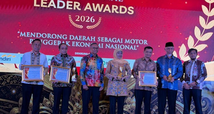FOTO 14 Juni_Acara penghargaan Disway Top Regional Leader Awards 2026 kategori Penggerak Ekonomi Umat dan Budaya Halal oleh Disway National Network di Jakarta
