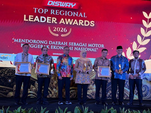 FOTO 14 Juni_Acara penghargaan Disway Top Regional Leader Awards 2026 kategori Penggerak Ekonomi Umat dan Budaya Halal oleh Disway National Network di Jakarta