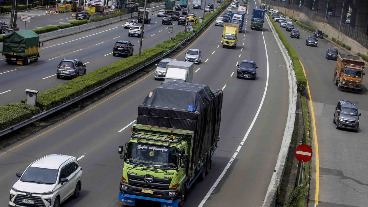 FOTO 14 Juni_Arus lalu lintas angkutan barang di jalan raya. dok. hubdatkemenhub