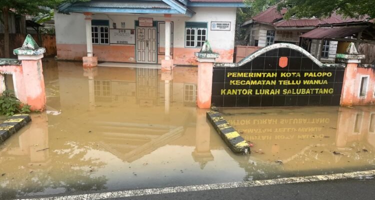 FOTO 14 Juni_Kondisi jalan yang terendam banjir di Kota Palopo, Provinsi Sulawesi Selatan. dok. bpbdkotapalopo