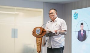 FOTO 14 Juni_Menteri Lingkungan Hidup_Kepala Badan Pengendalian Lingkungan Hidup (KLH BPLH) Moh. Jumhur Hidayat