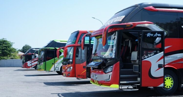 FOTO 15 Juni_Angkutan bus bersiap di terminal. (dok. hubdatkemenhub) 2
