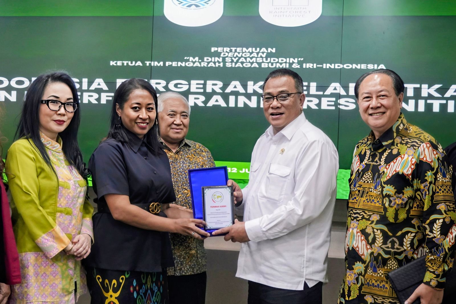 FOTO 15 Juni_kunjungan Gerakan Siaga Bumi dan Interfaith Rainforest Initiative (IRI) Indonesia yang dipimpin oleh Din Syamsuddin di kantor KLH BPLH, Jakarta.