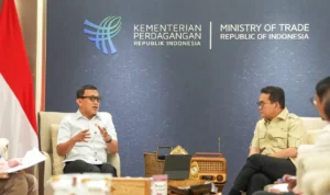 FOTO 16 Juni_Audiensi Kepala Badan Karantina Indonesia (Barantin) Abdul Kadir Karding (kiri) dengan Menteri Perdagangan Budi Santoso di Kantor Kementerian Perdagangan, Jakarta.