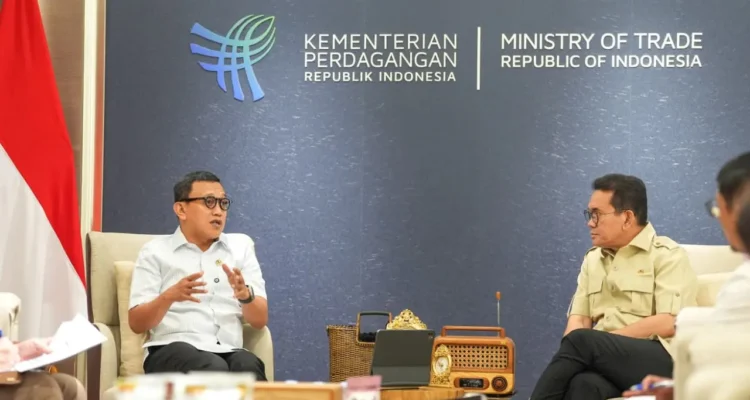 FOTO 16 Juni_Audiensi Kepala Badan Karantina Indonesia (Barantin) Abdul Kadir Karding (kiri) dengan Menteri Perdagangan Budi Santoso di Kantor Kementerian Perdagangan, Jakarta.