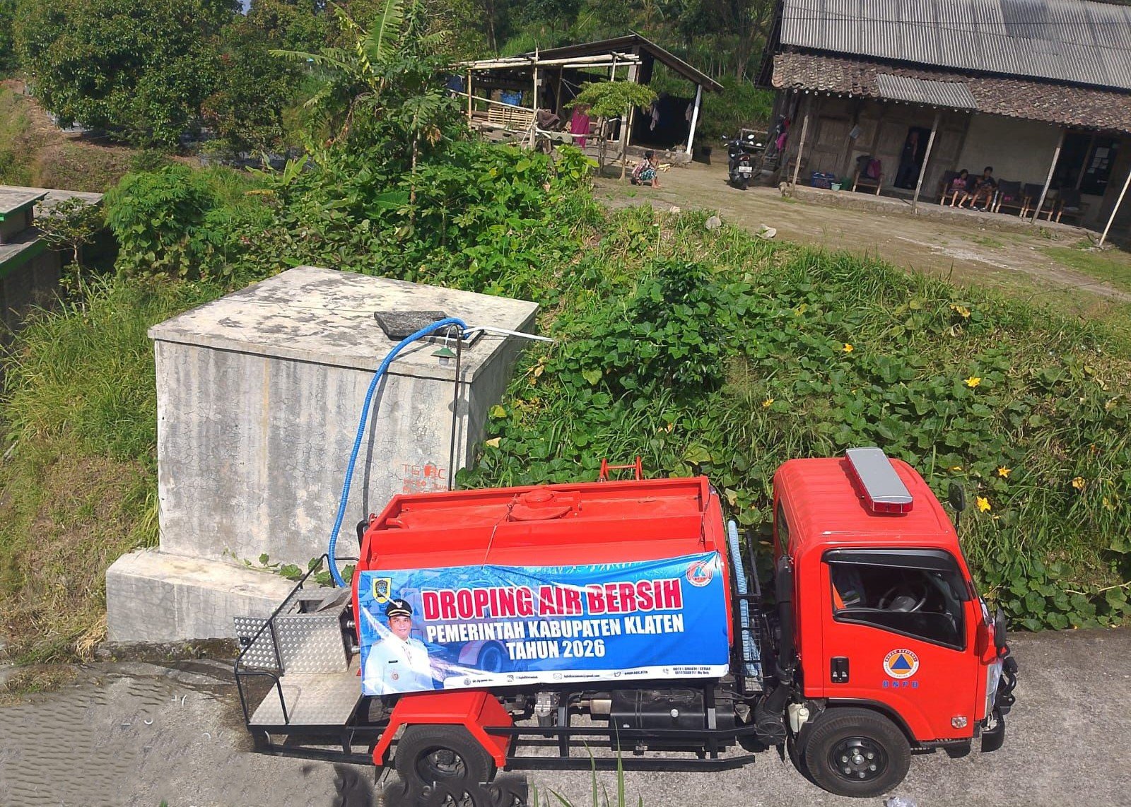 FOTO 16 Juni_BPBD Kabupaten Klaten mendistribusikan air bersih untuk warga terdampak kekeringan di Kecamatan Kemalang.
