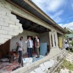 FOTO 18 Juni_Direktur Penanganan Darurat Wilayah I BNPB Agus Riyanto berkoordinasi dengan BPBD dan instansi terkait di lokasi terdampak Desa Kamaroa,