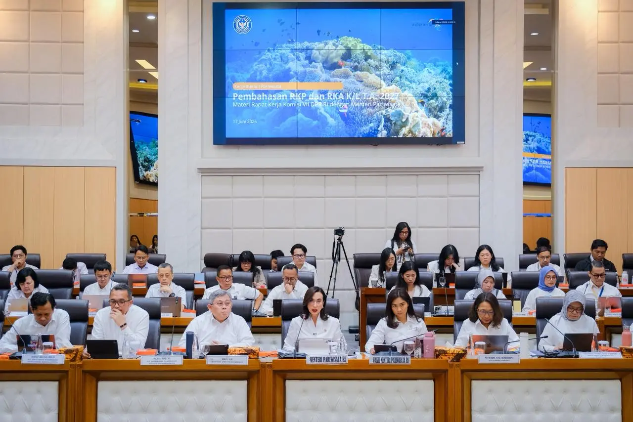 FOTO 18 Juni_Jajaran Kementerian Pariwisata pada Rapat Rencana Kerja Pemerintah (RKP) dan Rencana Kerja dan Anggaran (RKA) Tahun 2027 bersama Komisi VII DPR.