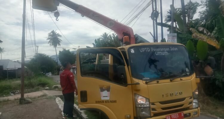 FOTO 21 Juni_Koordinasi intensif dengan UPTD Penerangan Jalan Umum (PJU) Dinas Perhubungan Kota Padang