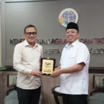 FOTO 23 Juni_Kepala Badan Karantina Indonesia Abdul Kadir Karding dengan Menteri ATR_Kepala BPN Nusron Wahid di Jakarta. dok. karantina.go.id