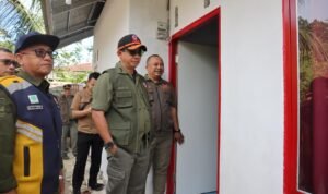 FOTO 24 Juni_Kepala Badan Nasional Penanggulangan Bencana (BNPB) Letjen TNI Dr. Suharyanto meninjau salah satu Hunian Tetap (Huntap) di Desa Ampeh, Kecamatan Tanah Luas, Kabupaten Aceh Utara