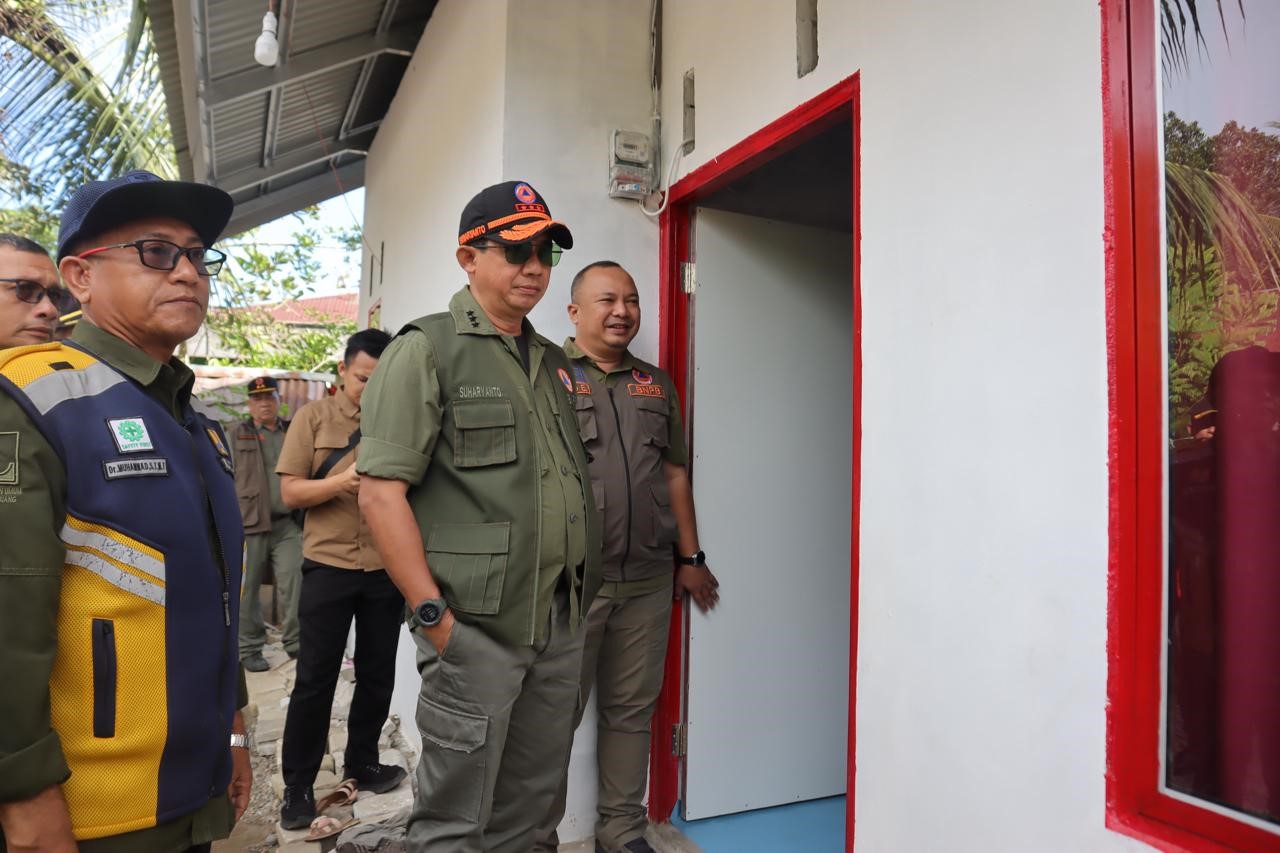 FOTO 24 Juni_Kepala Badan Nasional Penanggulangan Bencana (BNPB) Letjen TNI Dr. Suharyanto meninjau salah satu Hunian Tetap (Huntap) di Desa Ampeh, Kecamatan Tanah Luas, Kabupaten Aceh Utara