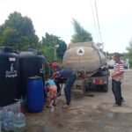 FOTO 29 Juni_BPBD Kabupaten Banyumas mendistribusikan 5.000 liter air bersih ke masyarakat di daerah terdampak kekeringan, di Desa Taman Sari, Kec Karanglewas