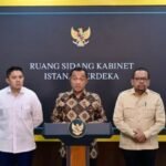 FOTO 3 Juni_Konferensi Pers Mensesneg Prasetyo Hadi, Seskab Teddy Indra Wijaya dan Kabakom Muhammad Qodari di Kantor Presiden. (dok.setpres) INI