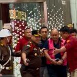 FOTO 3 Juni_Mantan Kepala Badan Gizi Nasional (BGN) Dadan Hindayana (rompi pink) ditangkap Kejagung.(dok. istimewa)
