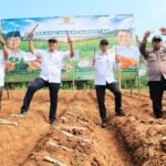 FOTO 6 Juni_Gerakan Tanam Serentak Tebu yang digelar di Desa Salit, Kecamatan Kajen, Kabupaten Pekalongan. pertanian,go.id