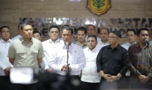 FOTO 9 Juni_Penjelasan Satgas Pangan Polri dna Menteri Pertanian Amran tentang penyelidikan dugaan kartel dan persekongkolan harga Tandan Buah Segar (TBS) kelapa sawit.