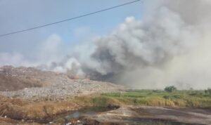 FOTO 1 Juli_Kondisi kebakaran yang melanda empat Pembuangan Akhir (TPA) Jatiwaringin, Kecamatan Mauk, Kabupaten Tangerang, Provinsi Banten