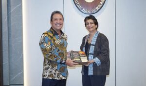 FOTO 1 Juli_Menteri Kelautan dan Perikanan Sakti Wahyu Trenggono dengan Asisten Sekretaris Jenderal
