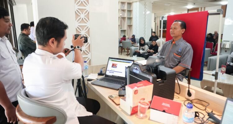 FOTO 10 Juli_Kantor Gubernur Jawa Tengah yang dijadikan sebagai Rumah Rakyat juga sebagai tempat pelayanan administrasi