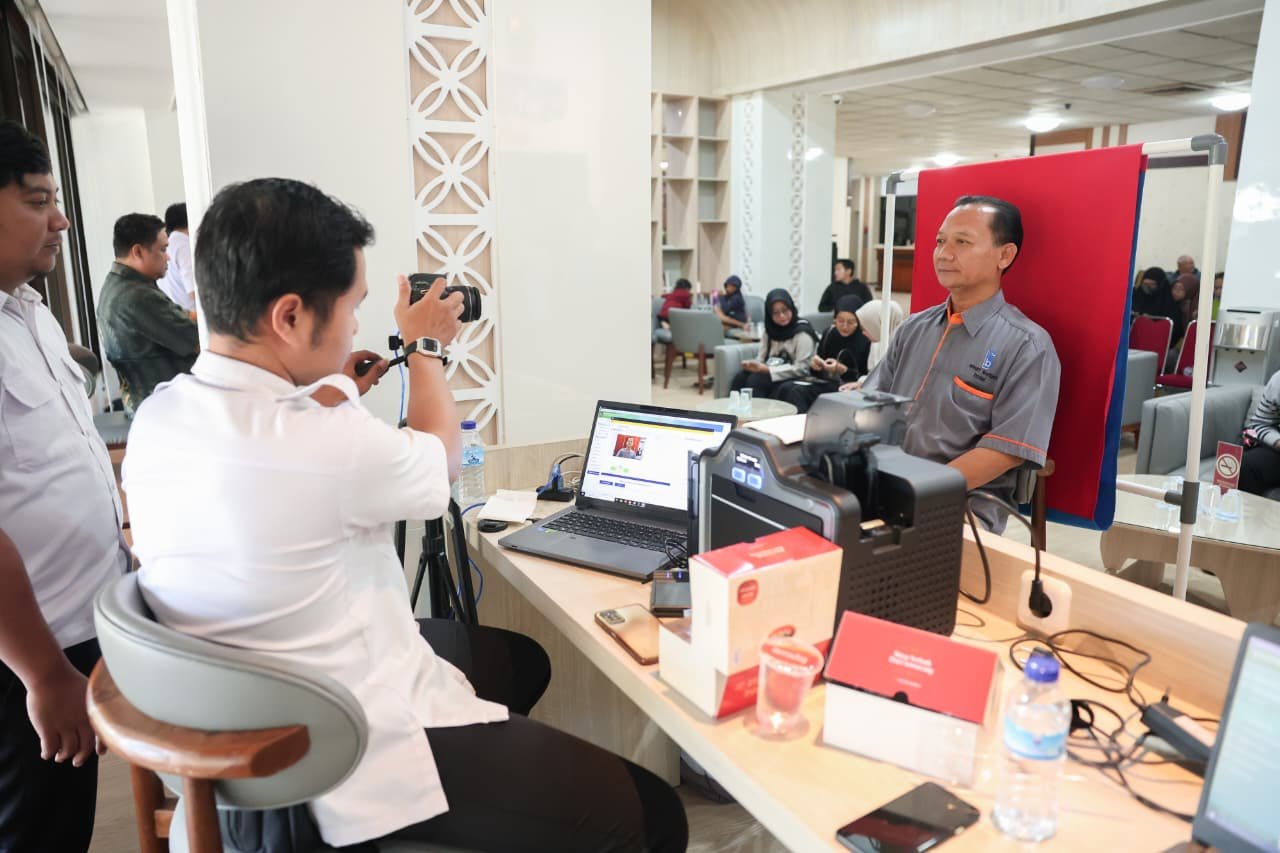 FOTO 10 Juli_Kantor Gubernur Jawa Tengah yang dijadikan sebagai Rumah Rakyat juga sebagai tempat pelayanan administrasi