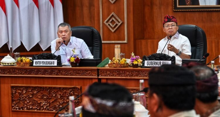 FOTO 10 Juli_Menteri Perhubungan Dudy Purwagandhi meninjau Pelabuhan Celukan Bawang, di Kabupaten Buleleng, Bali 1
