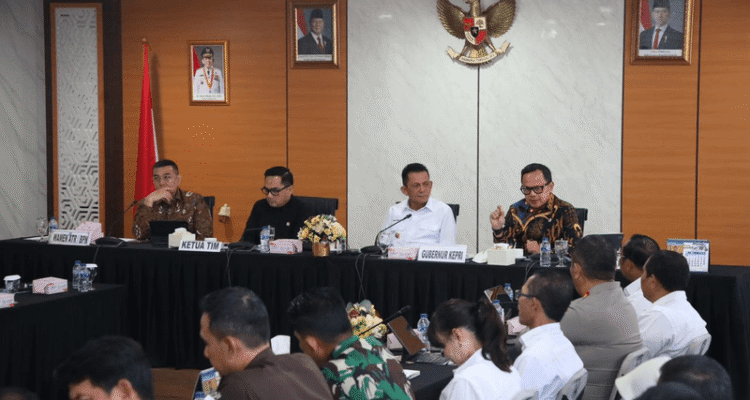 FOTO 11 Juli_Kunjungan Kerja Spesifik Komisi II DPR terkait dengan Peran Gubernur sebagai Wakil Pemerintah Pusat