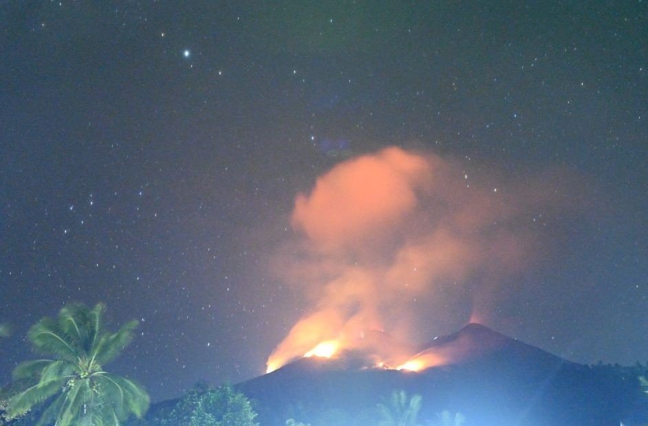 FOTO 13 Juli_Gunungapi Karangetang yang berada di Pulau Siau, Kabupaten Kepulauan Siau-Tagulandang-Biaro, Provinsi Sulawesi Utara. dok. pvm