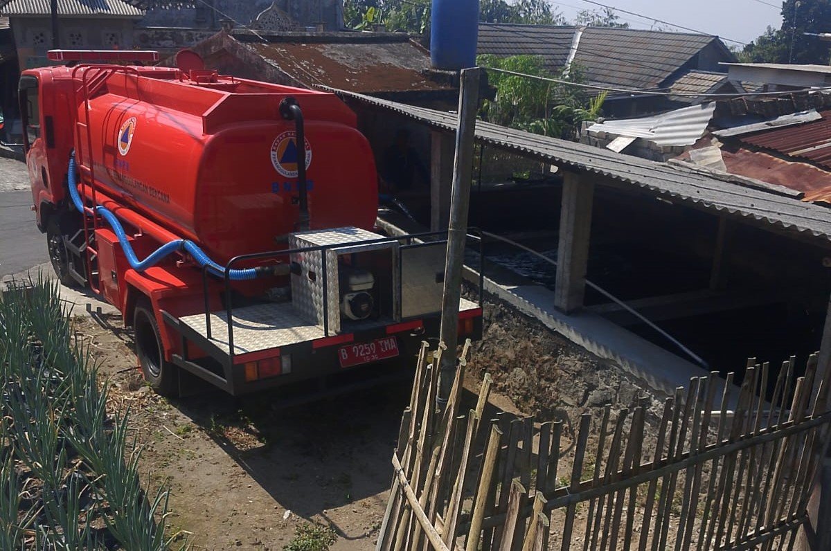 FOTO 14 Juli_BPBD Kabupaten Klaten melaksanakan pendistribusian air bersih bagi warga terdampak kekeringan. dok. bpbd