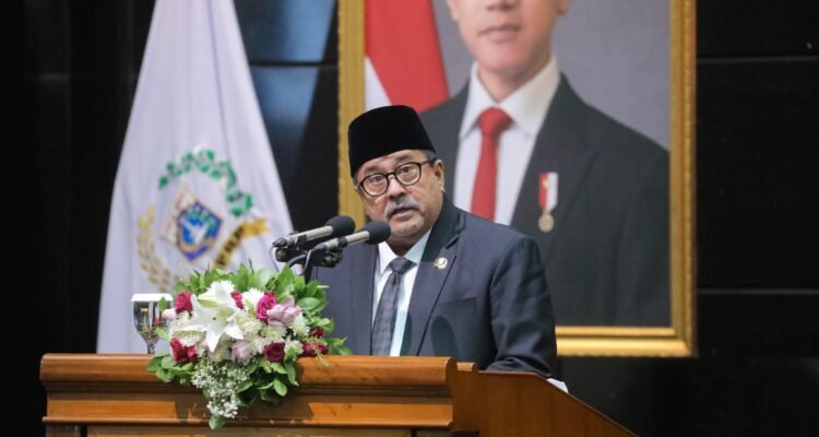 FOTO 14 Juli_Penyampaian jawaban atas pemandangan umum fraksi-fraksi DPRD dalam Rapat Paripurna DPRD DKI Jakarta di Gedung DPRD DKI Jakarta