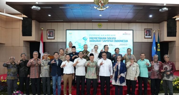 FOTO 2 Juli_Forum Akademik Universitas Negeri Jakarta (UNJ) dengan tema Memetakan Solusi Darurat Sampah Indonesia di Aula Latief Hendraningrat, Kampus UNJ