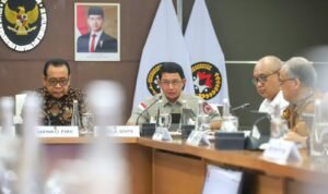 FOTO 2 Juli_Kepala BNPB Letjen TNI Suharyanto beserta jajaran menghadiri Rapat Tingkat Menteri (RTM)