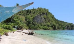 FOTO 20 Juli_Keindahan sebuah pantai di Serui, Kabupaten Kepulauan Yapen. (dok. badanpenghubungdaerahprovinsipapua)