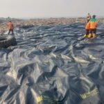 FOTO 20 Juli_Praktik open dumping secara bertahap di Tempat Pengolahan Sampah Terpadu (TPST) Bantargebang