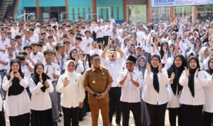 FOTO 21 Juli_Gubernur Banten Andra Soni di SMK Nurul Huda Baros, Kabupaten Serang. dok. bantenprov.go.id