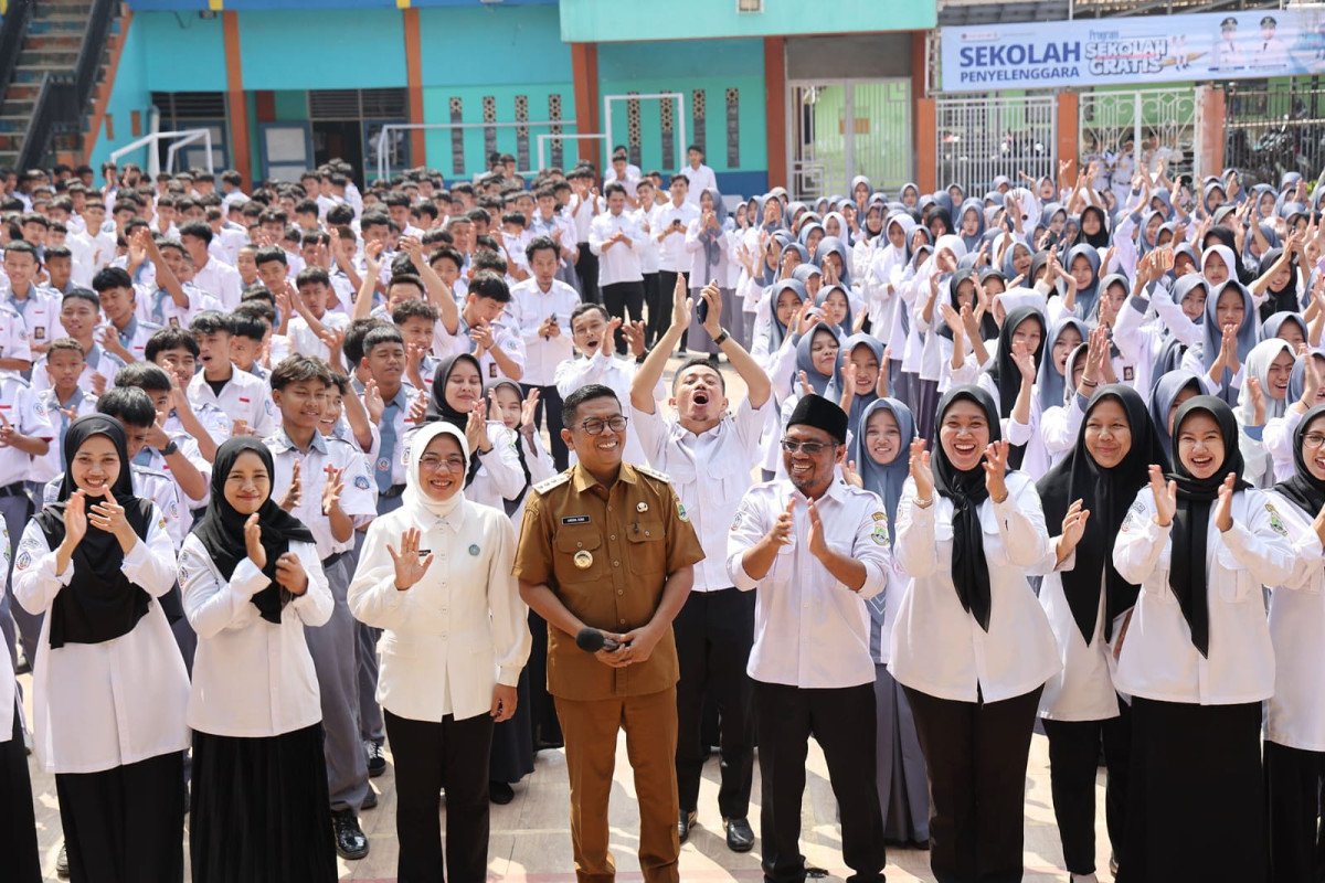 FOTO 21 Juli_Gubernur Banten Andra Soni di SMK Nurul Huda Baros, Kabupaten Serang. dok. bantenprov.go.id